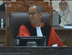 Momen Hakim MK Saldi Isra Tertawa Lebar Dengar KPU Kota Medan Berkelit di Sidang