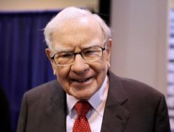 Ini 10 Kebiasaan yang Bikin Susah Kaya Menurut Warren Buffet