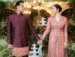 Tampil Serasi di Hari Spesial dengan Baju Tunangan Couple Modern