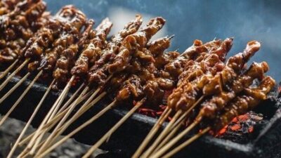 Cara Menyimpan dan Menghangatkan Sate Sisa Pesta BBQ Tahun Baru Untuk Dimakan Lagi