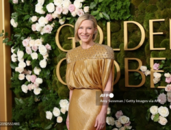 Cate Blanchett Pakai Ulang Gaun Emas Lama di Golden Globes 2025