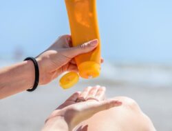 10 Rekomendasi Produk Sunblock Badan Terbaik