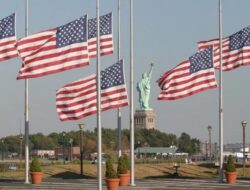 Ini Alasan Bendera AS Dikibarkan Setengah Tiang Saat Hari Pelantikan Trump 20 Januari