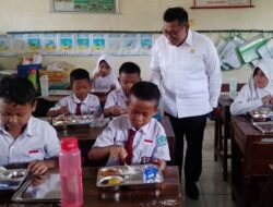 Senangnya Murid di Kendal Nikmati Makan Bergizi Gratis, “Ada Dagingnya…”