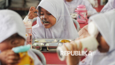 Setelah Zakat, Anggota DPR Usul Makan Bergizi Gratis dari Cukai Rokok