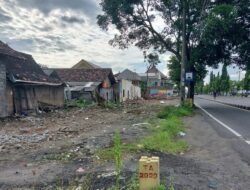 Warga Maguwoharjo Mulai Bongkar Sendiri Bangunan Terdampak Tol Jogja-Solo