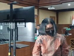 Tangis Istri Hakim Pembebas Ronald Tannur: Sedih Lihat Saldo ATM Nol, Sebut Suami Khilaf Terima Uang