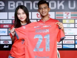 Arhan Ditemani Istrinya saat Tanda Tangan Klub Baru Bangkok United