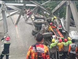 Duh! Jembatan Penghubung Kalsel dan Kaltim Terputus Akibat Truk Odol