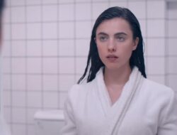 Margaret Qualley Curhat Kulit Wajahnya Rusak Akibat Riasan di The Substance