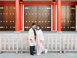 5 Potret Zumi Zola dan Putri Zulhas Honeymoon di Jepang,Pasutri Mesra Tampil Pakai Kimono Couple