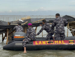 Masyarakat dan TNI AL Berjibaku Bongkar Pagar Laut Tangerang: Tarik! Tarik!