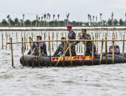 Kendala Pembongkaran Pagar Laut Tangerang: Sudah Tertancap Dalam, Laut Dangkal