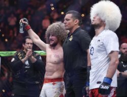 Tak Terlihat di UFC 311, Momen Kikuk Khabib Mau Ambil Sabuk Juara dari Bos UFC untuk Umar Nurmagomedov