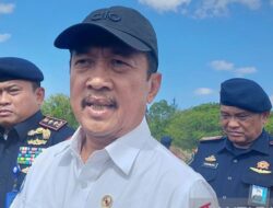 Berbalik Arah, Menteri KKP Trenggono Kini Perintahkan Pagar Laut Dibongkar