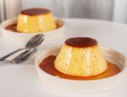 Resep Puding Durian Saus Karamel, Dessert Dingin untuk Keluarga