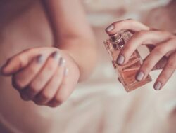 13 Rekomendasi Parfum Wanita Elegan dengan Aroma Mewah