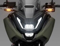 Bisa Simpan Helm di Tangki, Motor Adventure Terbaru Honda Dilengkapi Teknologi RoadSync