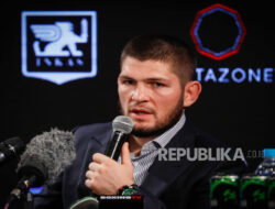 Diusir dari Pesawat di AS, Khabib: Wanita Itu Datang dengan Pertanyaan Sangat Kasar