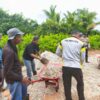 Kapolsek Sungai Batang Ikut Gotong Royong Perbaiki Jalan
