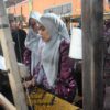 Henny Wahid Terkesan dengan Kreativitas Para Pengrajin Tenun Putri Mas Bengkalis