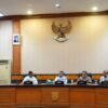 Gubernur Riau Menegaskan Kewenangan Pusat dalam Masalah Tesso Nilo dan Berjanji untuk Mendukung Aspirasi Warga