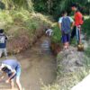 Pembersihan Parit Alam di Desa Kota Lama untuk Mencegah Banjir dan Penyakit