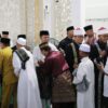 Walikota Batam Mengajak Warga untuk Memperkuat Rasa Kebersamaan dengan Shalat Idul Adha di Masjid Sultan