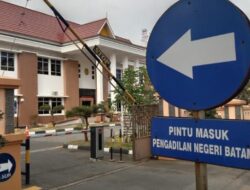 Pembunuh Honorer Dinas Cipta Karya Batam Dituntut atas Tuduhan Pembunuhan Berencana