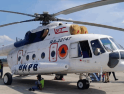Helikopter Mi-8 Tiba di Riau untuk Menambah Persediaan Amunisi Udara dalam Memerangi Karhutla