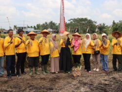 Wakil Bupati Inhil Menghadiri Lomba Baca Puisi SD dan Panen Raya di Tempuling
