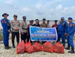 Satpolairud Polres Inhil Mengadakan Program JALUR: Aksi Bersama Bersih-Bersih Sungai Indragiri dengan Partisipasi Masyarakat