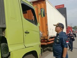 Truk Berat Masih Melanggar Aturan di Jalan Kota Pekanbaru, Dishub Siapkan Sanksi Tilang