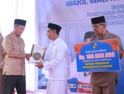 Pemko Salurkan Bantuan Rp100 Juta untuk Masjid di Kulim dalam Satu Tahun Kepemimpinan Agung-Markarius