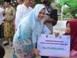 Bupati Kasmarni Menandatangani Prasasti dalam Safari Ramadhan di Siak Kecil