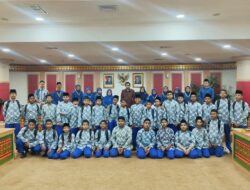 Siswa SMP Al Huda Pelalawan Mengunjungi Gedung DPRD Riau