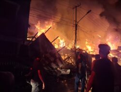 13 Kios Pasar Peranap Inhu Terbakar saat Malam Tarawih