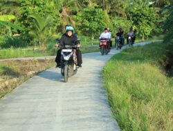 Bupati Afni Mengantarkan Bantuan Ramadan Langsung ke Mustahik dengan Menggunakan Sepeda Motor