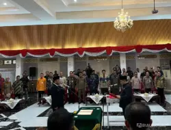 Plt Gubri Melantik Sekretaris dan Direktur Utama RSUD Arifin Achmad