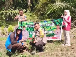 Polsek Rimba Melintang Menanam Pohon di Pustu Harapan Jaya sebagai Implementasi Green Policing