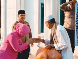 Polsek Tempuling dan Bhayangkari Mengadakan Acara Berbagi Takjil Ramadhan 1447 H di Sungai Salak