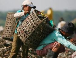 Malam Pesta di Kantin, Kenyang di Bangku Belakang