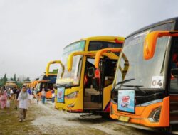 Sekretaris Daerah Provinsi Riau Memulai Pemberangkatan 520 Peserta Program Mudik Gratis oleh PTPN IV