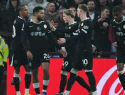 Pesta Gol di Villa Park saat Aston Villa vs Chelsea, Joao Pedro Cetak Hattrick