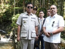 Bupati Kuansing Memeriksa Keadaan Guruh Gemurai dan Mendorong Perbaikan Fasilitas Wisata yang Rusak