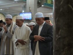 Bupati Herman leads Eid al-Fitr prayer with thousands of worshipers at Al-Huda Grand Mosque