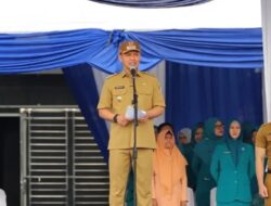 Pemko Pekanbaru Memberikan Penghargaan kepada OPD yang Berprestasi dan Melakukan Purna Bakti Pegawai