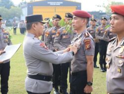 52 Orang Raih Pin Emas Kapolri, 161 Personel dan Warga Terima Penghargaan dari Polda Riau