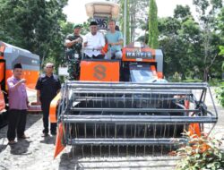 Dua Combine Harvester Senilai Rp500 Juta Tiba di Siak, Meningkatkan Efisiensi Panen dan Mengurangi Biaya