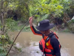 Warga Terseret Arus Banjir di Parit Perumahan Sidomulyo Marpoyan, Pekanbaru